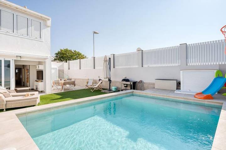 Chalet para 6 personas, con jardín además de terraza y piscina en San Agustín 