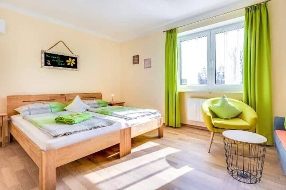Ganze Wohnung, 3-Sterne Ferienwohnung Naabhofblick mit gemütlicher Leseecke und Blick zur Naab in Burglengenfeld, Ostbayern