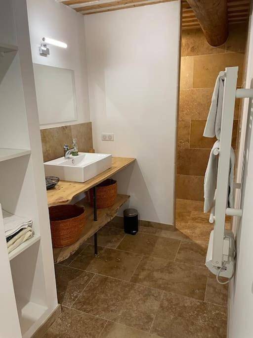 Location de vacances pour 4 personnes, avec terrasse à Saint-Andiol - 2