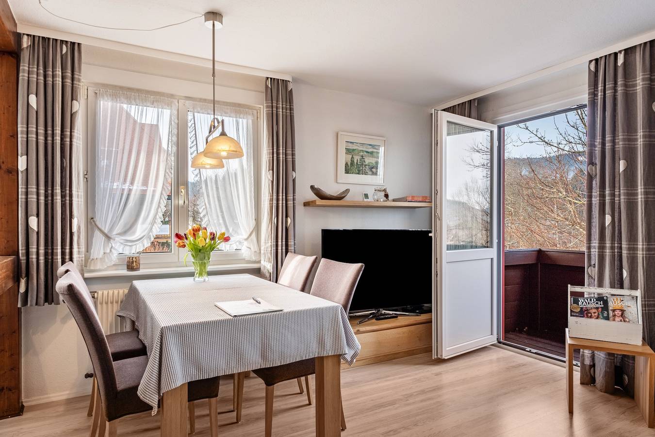 Ganze Wohnung, Ferienwohnung 'Dachtler' mit Bergblick, Gemeinschaftsgarten und Wi-Fi in Hinterzarten, Südschwarzwald