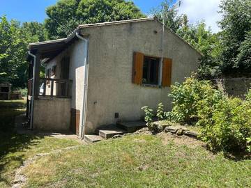 Gîte pour 5 personnes, avec terrasse ainsi que jardin et vue, animaux acceptés à Pradelles-Cabardès