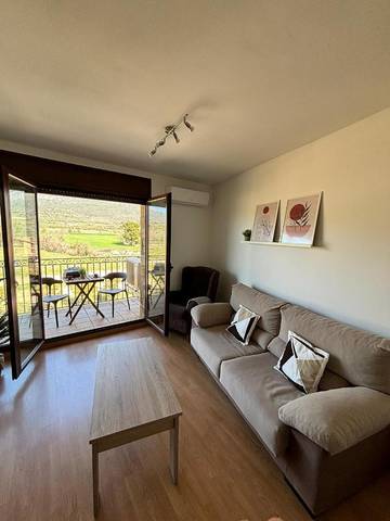 Gîte pour 6 personnes, avec vue et balcon, adapté aux familles à Àger