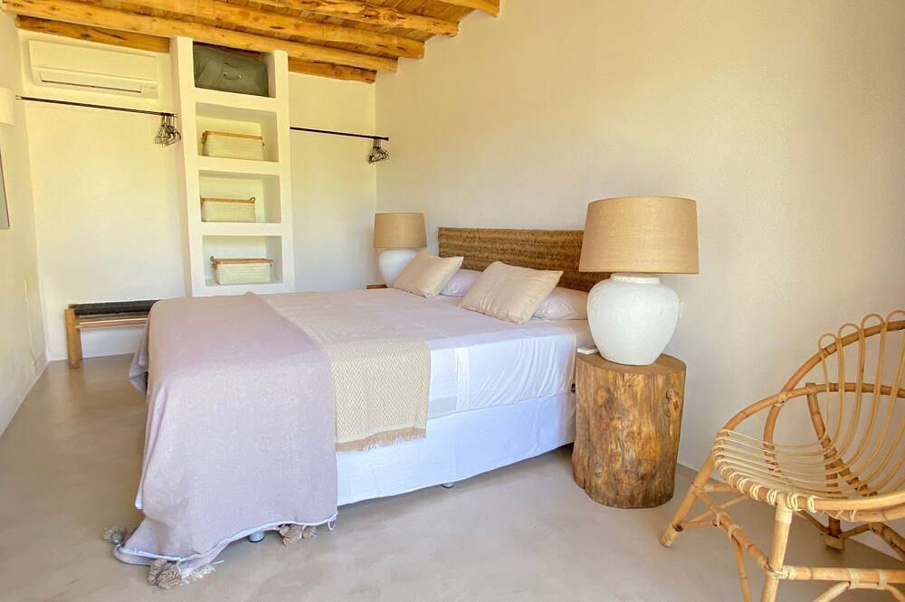 Preciosa ecofriendly villa con aire acondicionado y piscina in Puig d'en Valls, Santa Eulària des Riu