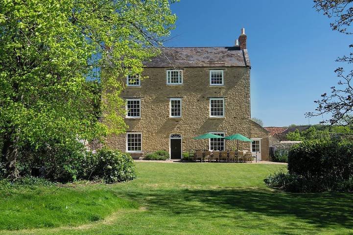 Holiday rental for 21 people, with Terrace and Garden in Bedfordshire