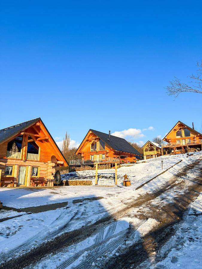 Medveď, Vlk, Líška Zrubová rozprávka nad rybníkom in Trentschiner Landschaftsverband