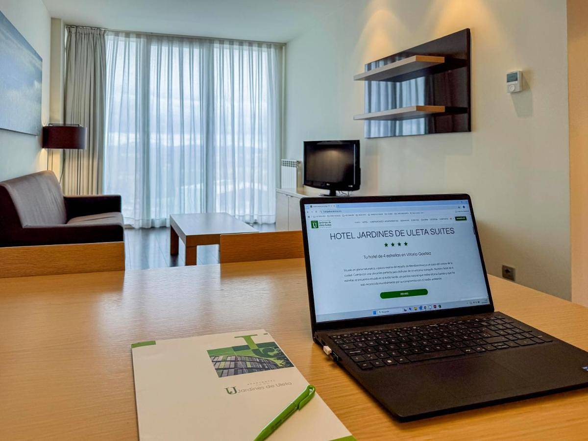 Hotel Jardines de Uleta Suites in Vitoria-Gasteiz, Cordillera Cantábrica