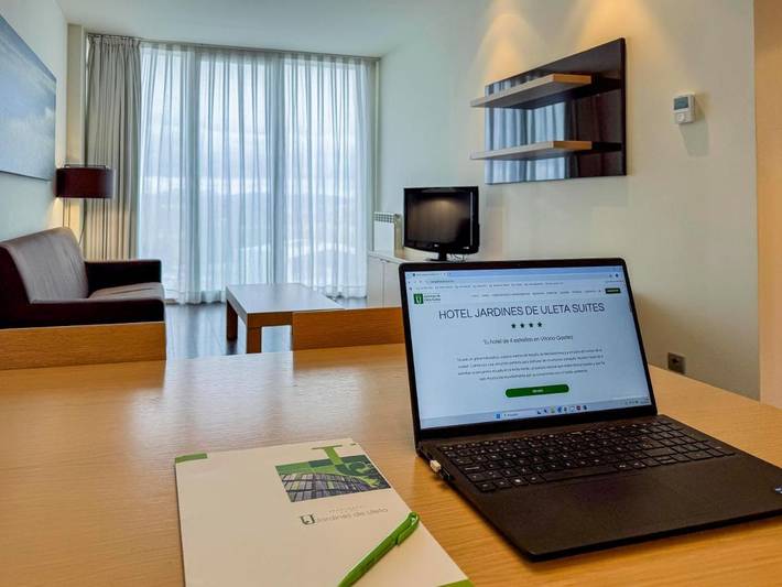 Apartamento para 2 personas, con vistas además de piscina y jardín en Vitoria-Gasteiz