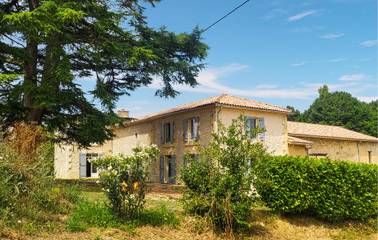 Location de vacances pour 12 personnes, avec jardin et terrasse à Montcaret