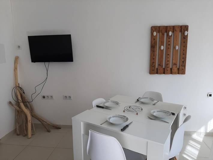 Gîte pour 4 personnes, avec terrasse et piscine dans Plage De La Savane - 3