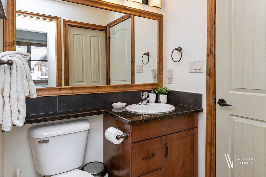 Ganze Wohnung, The Sable Bright Side | Pool | Hot Tub | Top Floor in Radium Hot Springs, Kootenay-Nationalpark