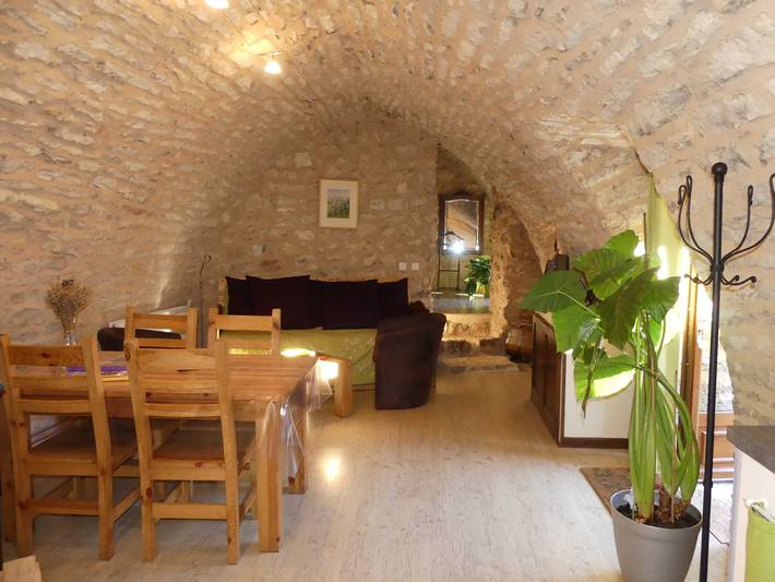Gîte pour 4 personnes, avec Terrasse ainsi que Jardin et Vue à Mas-Saint-Chély