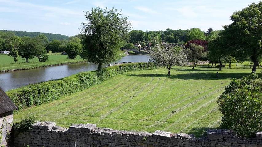 Location de vacances pour 7 personnes, avec Balcon ainsi que Jacuzzi et Terrasse dans Chevroches - 4