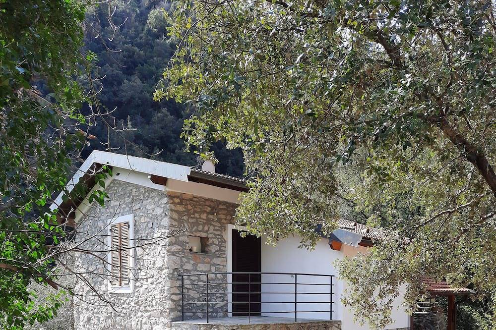 House by the River, fantastic rustic in nature in Airole, Alpes liguriennes
