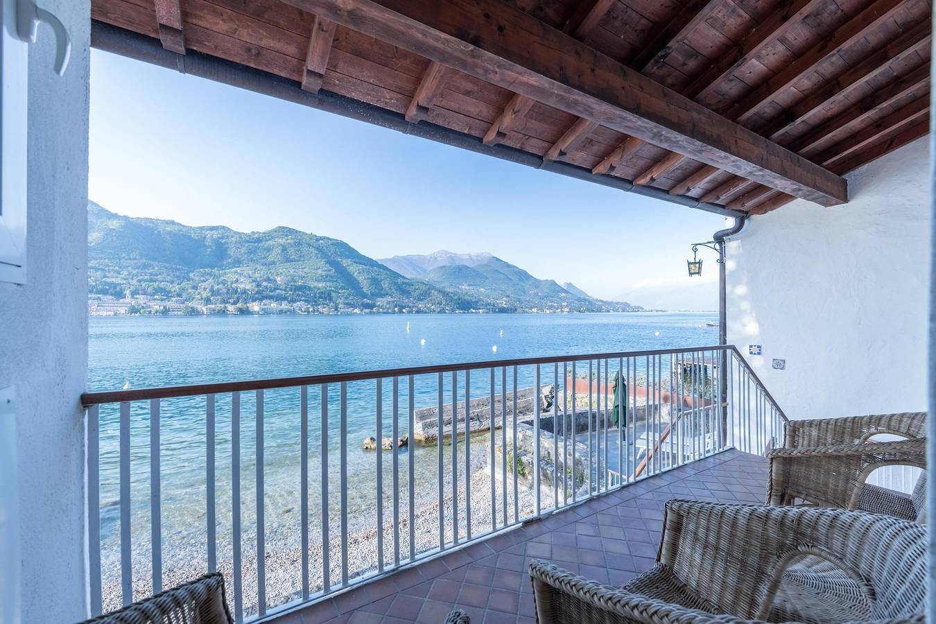 Entire apartment, Zio coco - Lake View in San Felice del Benaco, Garda Mountains