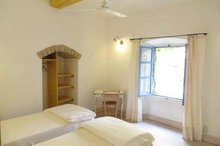 Location de vacances pour 6 personnes, avec terrasse ainsi que jardin et piscine à Calenzana - 4