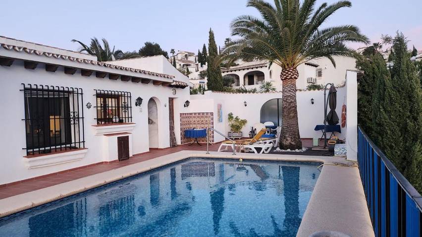 Chalet para 11 personas, con piscina y vistas además de jardín y balcón - 1