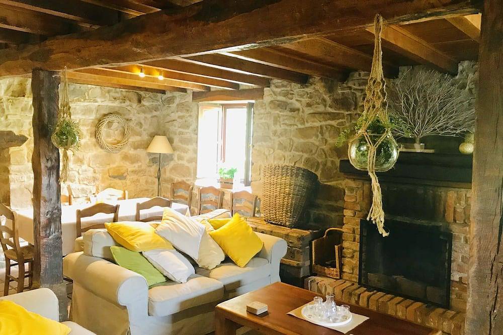 Casa con impresionante mirador de piedra suspendido en la montaña y vistas in San Roque de Riomiera, Cordillera Cantábrica