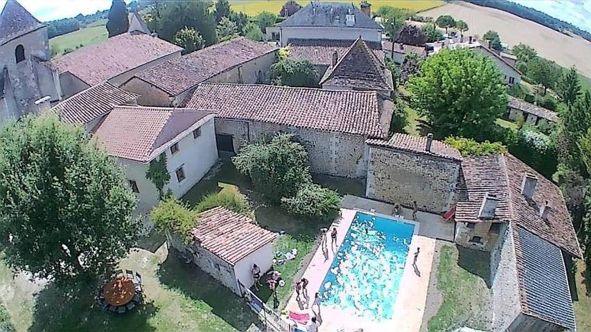 Location de vacances pour 12 personnes, avec Terrasse et Piscine à Pillac - 2