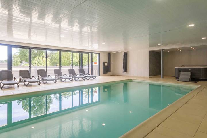 Gîte pour 10 personnes, avec Jacuzzi ainsi que Jardin et Piscine à Plouhinec (Morbihan)