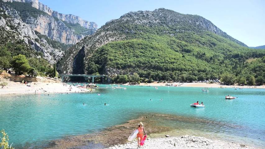 Camping pour 6 personnes, avec terrasse