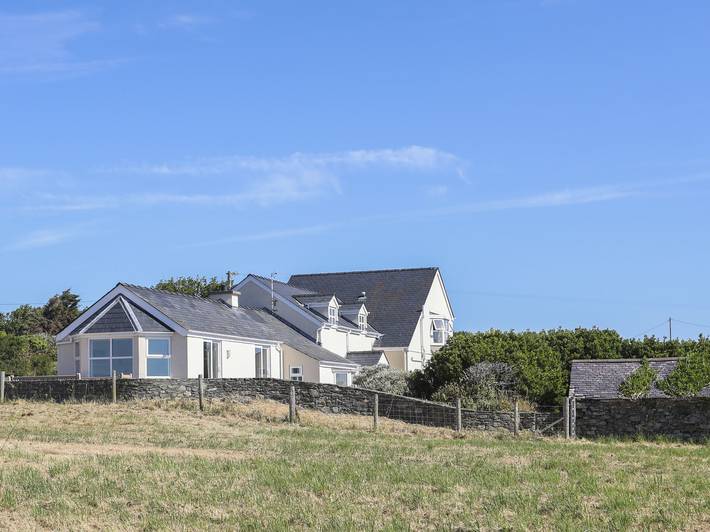 Cottage for 14 people, with garden in Wales