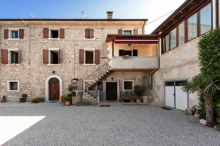 Ganze Wohnung, Charmantes Ferienapartment "Casa Adriano I Castion/Campagnola" in der Nähe des Gardasees mit Bergblick und Wlan; Haustiere erlaubt in Costermano, Gardasee-Berge