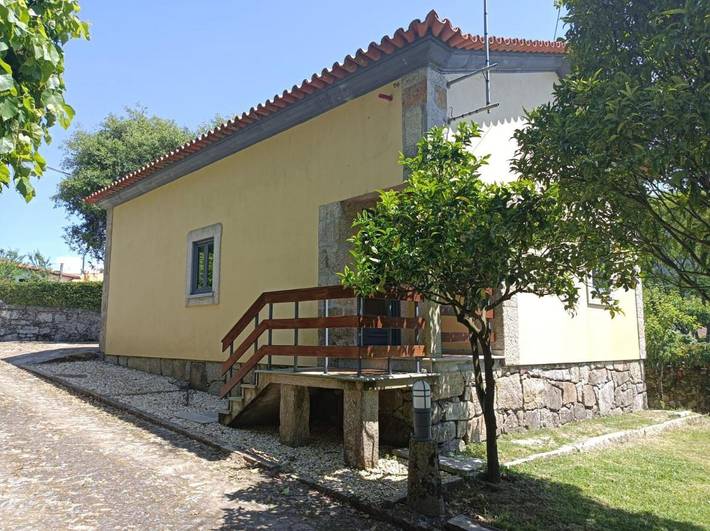 Location de vacances pour 3 personnes, avec terrasse et jardin dans Vilar de Mouros - 4