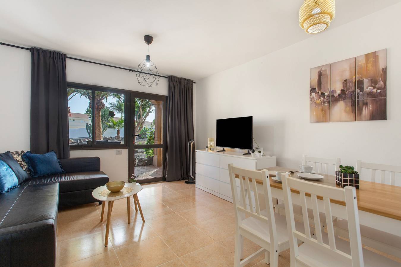 Ganze Wohnung, Apartment 'Coral Bliss' mit Gemeinschaftspool, privater Terrasse und Wlan in Corralejo, La Oliva