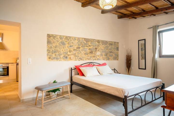 Vakantiehuis 'Authentic Cretan Escape: Messara Olive Groves & Sunset Views' in Iraklio-Heraklion en omgeving