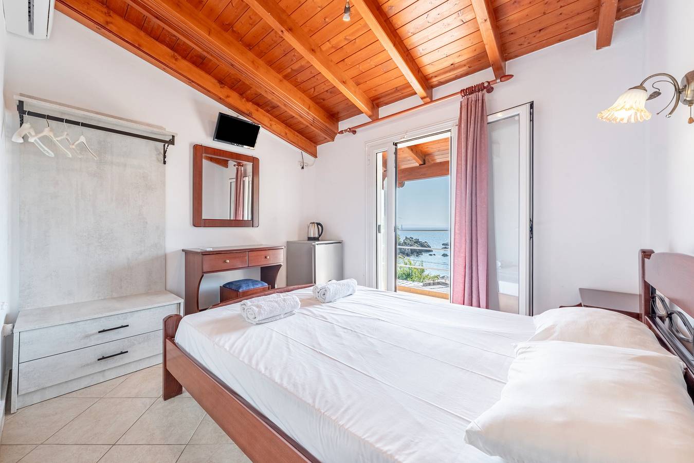 Estudio 'Alex Bar Apartment 10' con vistas al mar, Wi-Fi y aire acondicionado in Playa de Sarakiniko, Unidad periférica de Préveza