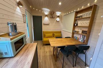 Gîte pour 4 personnes, avec jardin à Prémilhat