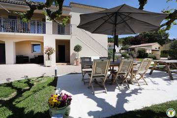 Gîte pour 2 personnes, avec piscine ainsi que jardin et terrasse dans la Drôme