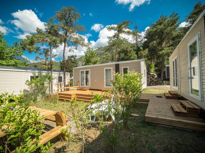 Mobil home pour 4 personnes, avec piscine à Méolans-Revel