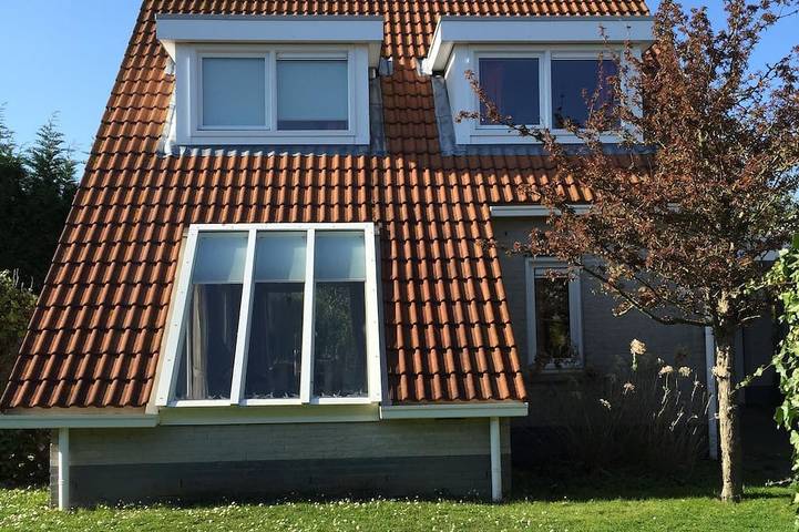 Ferienhaus für 8 Personen, mit Terrasse und Garten in Scharendijke