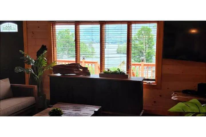 Log cabin for 8 people, with garden in Lake George