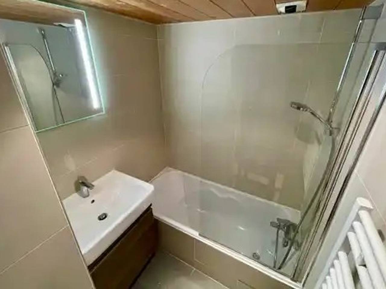 Geheel appartement, Apartment in Méribel 4 ppl, pool, ski-in/ski-out in Meribel Village, Courchevel