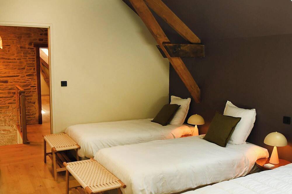 Gîte Terre - Piscine intérieure in Genêts, Baie du Mont-Saint-Michel