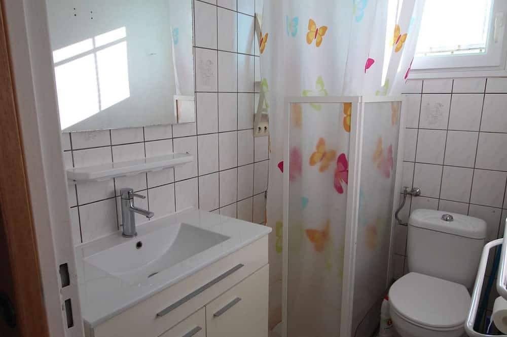 Entire apartment, Flat for 2 to 4 people, close to shops, at only 150 m from the sea in Portiragnes plage in Portiragnes Plage, Portiragnes