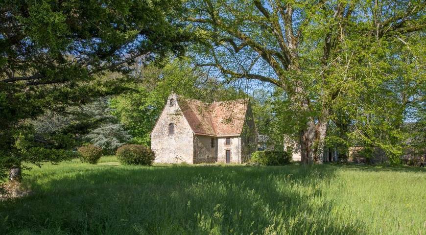 Double Room with Private Bathroom in Saint-Saturnin, Sarthe