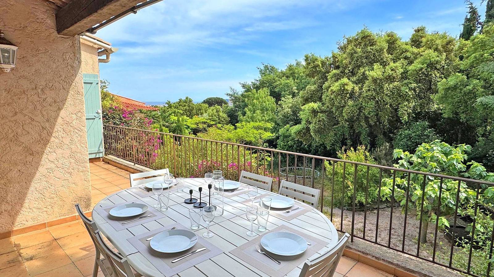 Entire holiday apartment, Apartment for 6people - Air conditioning - Litlle sea view - Wifi - Sainte Maxime in Sainte-Maxime, Draguignan region