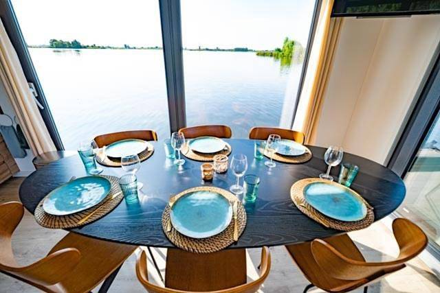 Bateau pour 6 personnes, avec terrasse et vue dans Monnickendam - 4