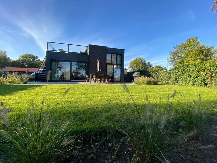 Ferienhaus für 6 Personen, mit Balkon und Whirlpool sowie Terrasse und Garten
