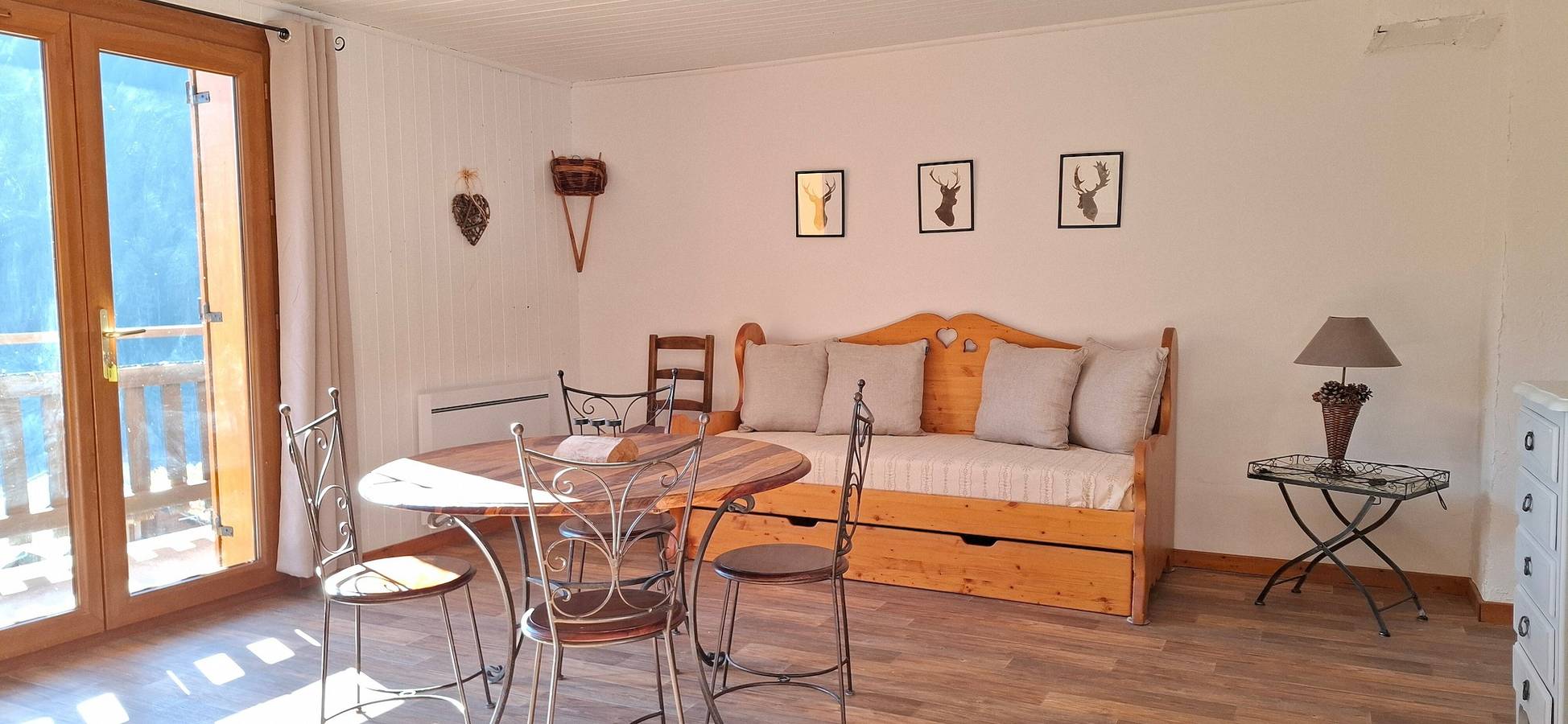 Ganze Wohnung, Appartement „Les Cerfs“ mit Bergblick, Balkon und Wlan in Aillon-le-Jeune, Chambéry und Umgebung