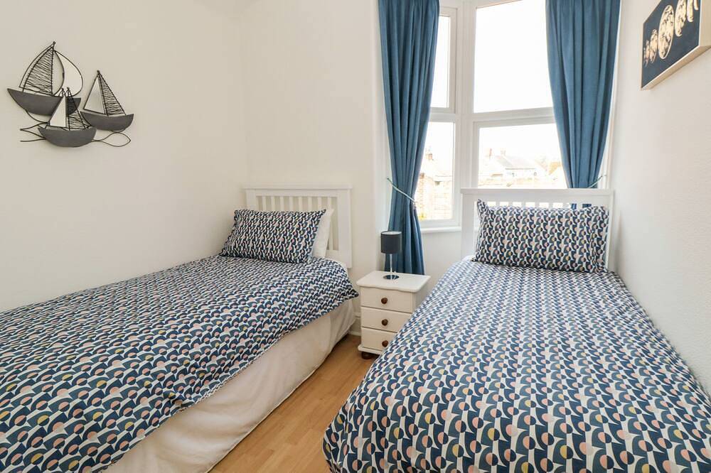 The Robins, pet friendly, country holiday cottage in Filey in Filey, North Yorkshire