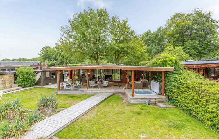 Vakantiehuis voor 4 personen, with Terras and Whirlpool as well as Uitzicht and Uitzicht op het meer in Drenthe