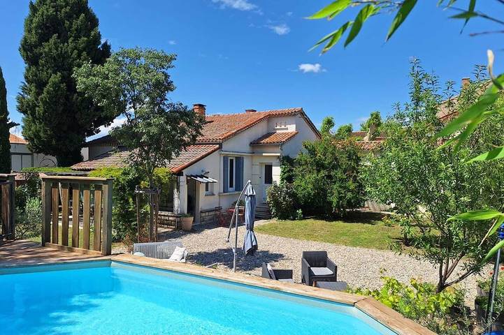 Location de vacances pour 10 personnes, avec jardin à Courthézon