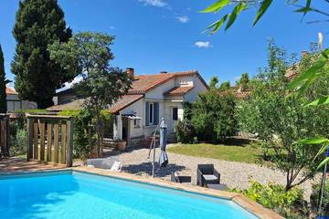 Location de vacances pour 10 personnes, avec jardin à Courthézon