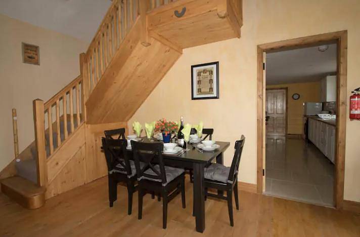 Emly - Cottage - Sleeps 6 - Parking - Garden in Comté de Tipperary