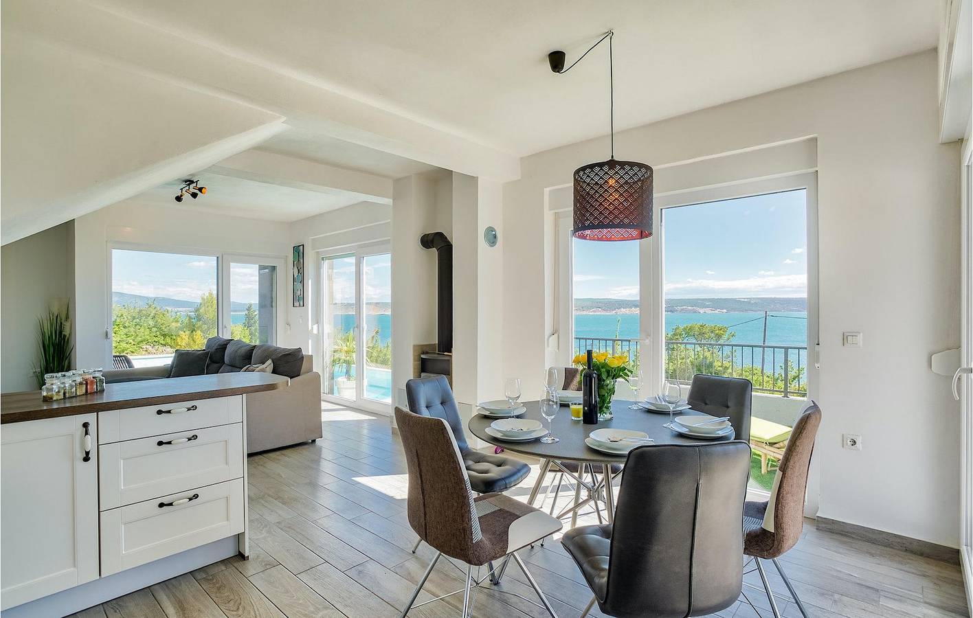 Geräumige 2-Zimmer-Wohnung mit Pool in der Nähe von Novigradsko More und der Küste in Maslenica, Zadar