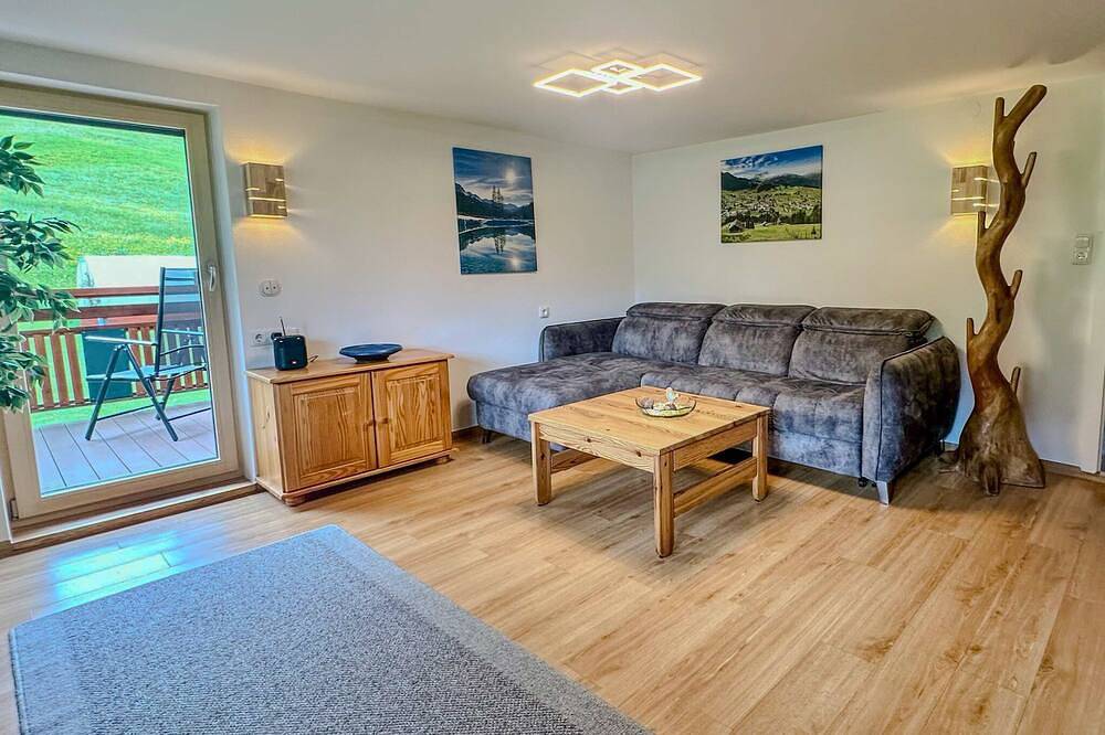 Geheel appartement, Rental-mit Garten-und Bergblick-Terrace-Private Bathroom in Hirschegg Kleinwalsertal, Mittelberg